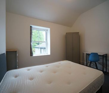 7 Holyhead Road - Photo 5