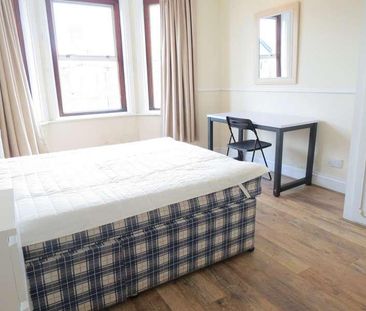 Bedroom Detached House In Winton, BH9 - Photo 2