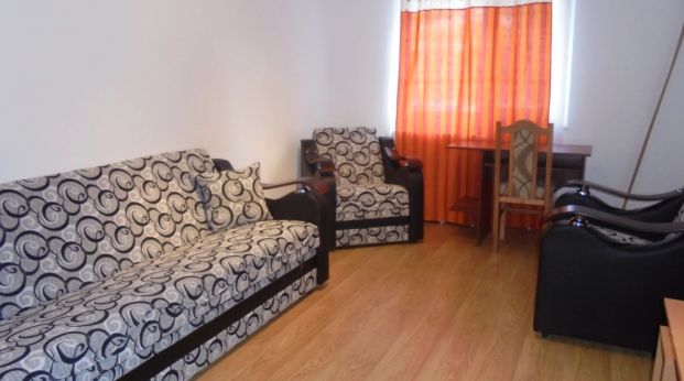 Apartament de inchiriat, 2 camere, decomandat, 45 mp, Podul de Fier, Tg Cucu, Cod 162950 - Photo 1