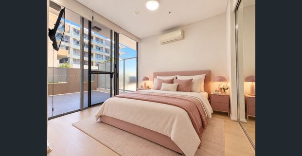 Stunning Renovated Apartment with Dual Courtyards! - Photo 1