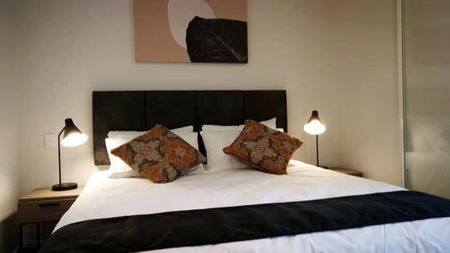 Recently Built 1 Bedroom Apartment With 1 Carpark in Epsom - Photo 3