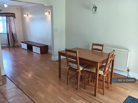 3 bedroom detached house to rent - Photo 3