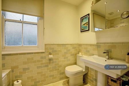 3 bedroom flat to rent - Photo 5