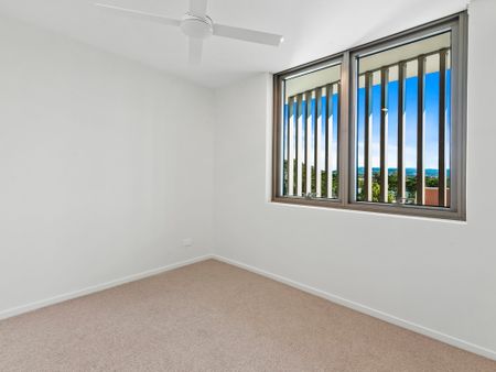 Luxury and comfort in the heart of Burleigh Heads - Photo 2