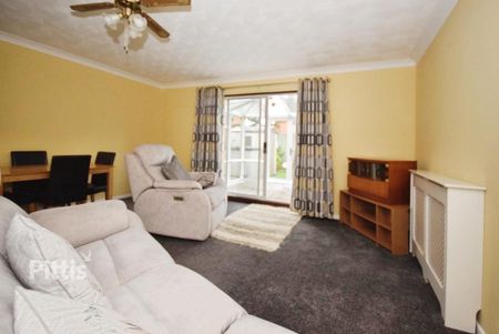 3 bedroom semi-detached house to rent - Photo 2