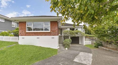 Spacious Sunny Renovated Home - Ready to move in - Photo 4