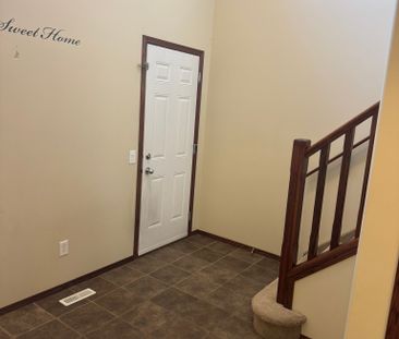 Cozy and Comfortable 2 Bedroom 2.5 Bathroom Condo Unit - Photo 2