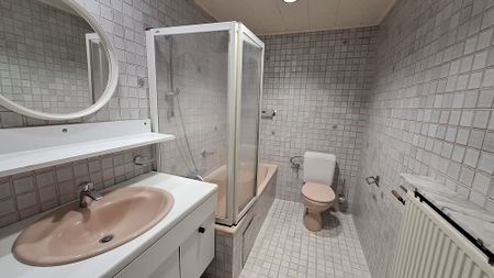 Praktische woning met zonnig terras en dubbele garage in centrum Poperinge. - Foto 5