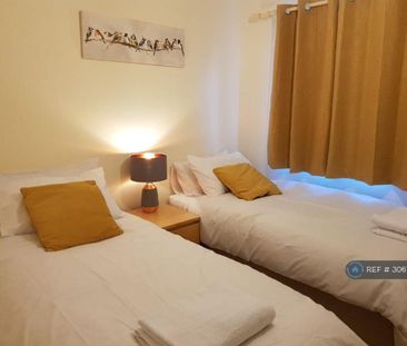 2 bedroom penthouse to rent - Photo 4