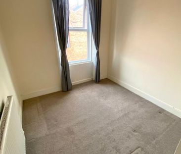 3 bedroom flat to rent - Photo 4