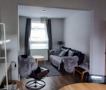 2 bedroom private hall to rent - Photo 2