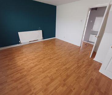 Maes-Y-Felin, Bridgend - Photo 6