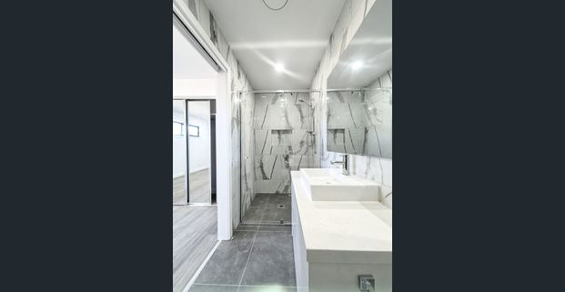 Pretty New Townhouse, Embark on Your Journey to Luxury Living in Craigieburn! - Photo 1