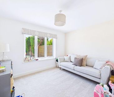 4 bedroom detached house to rent - Photo 3