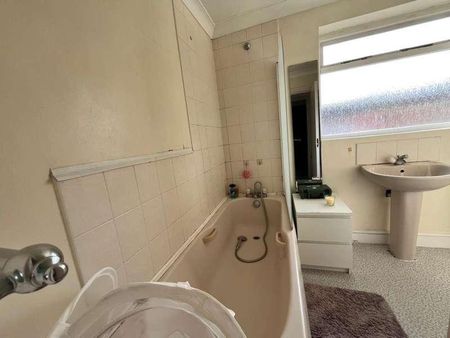 St Johns Wood High Street, St John`s Wood, NW8 - Photo 4