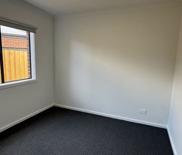 Brand New Stylish Home with Solar Panels - Photo 4
