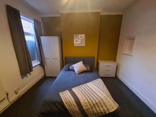 Room 2, 26 Highfield Road - Photo 1