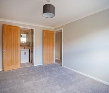 4 bedroom detached house to rent - Photo 5
