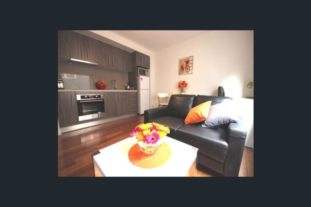 Fantastic, Partially-Furnished Apartment in Prime CBD location!! - Photo 1
