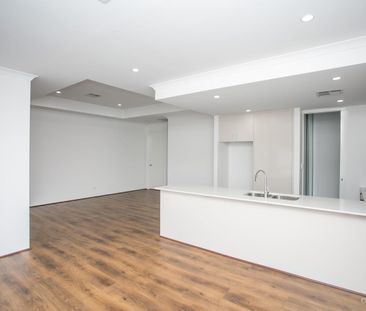 3 Bedroom, 2 Bathroom + Courtyard & 2 Carbay - Photo 6