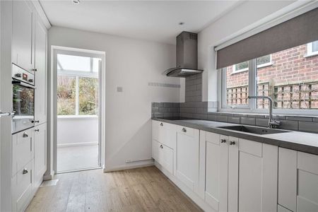 A charming and Spacious two-bedroom bungalow in a quiet, residential setting - Photo 4