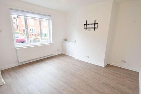 Cedar Avenue, Heywood, OL10 - Photo 4