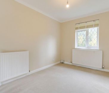 4 bedroom detached house to rent - Photo 4