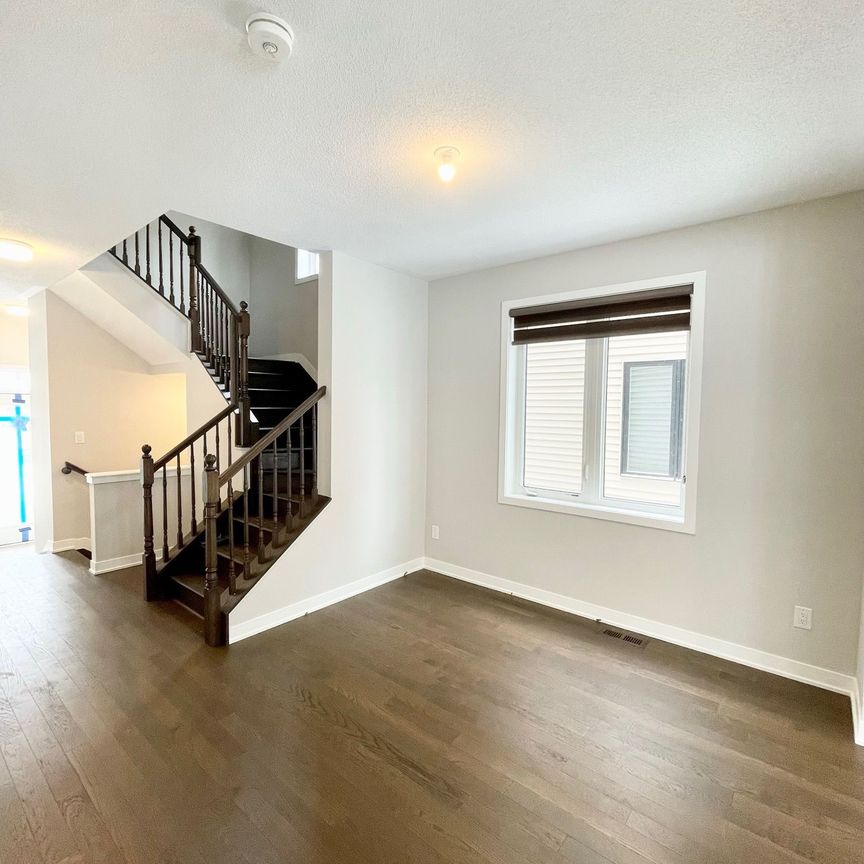 For Lease - 634 Allied Mews, Stittsville - Munster - Richmond, Ontario - Photo 1