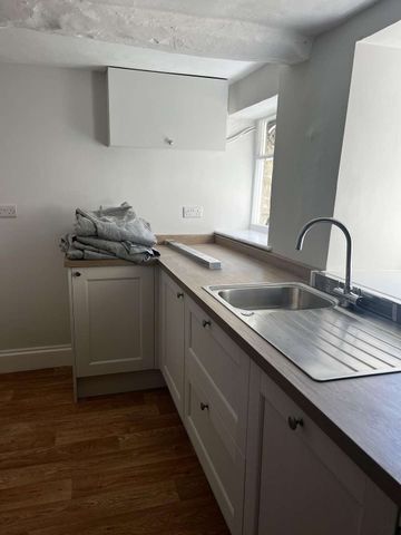 A beautifully renovated three double bedroom semi-detached period cottage situated in the sought-after village of Neston, surrounded by open countryside and som - Photo 5