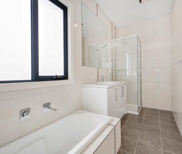 Bright and Modern Townhouse in a Prime Location – Ideal Family Home - Photo 6