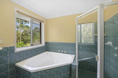 6 Mariala Court, Wattle Grove NSW 2173 - House For Rent | Domain - Photo 4