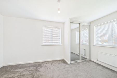 4 bedroom detached house to rent - Photo 2