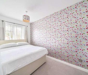 Snowdrop Way, West End, Woking, Surrey, GU24 - Photo 2