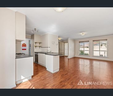 SPACIOUS 3 BEDROOM COURTYARD HOME - Photo 5