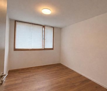 Moderne 3.5-Zimmer-Wohnung mit Weitsicht in der Überbauung Bommert - Photo 6