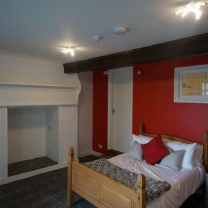 Ty Ddewi Apartment, The Crescent - Photo 2