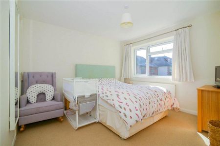 3 bedroom end of terrace house to rent - Photo 2