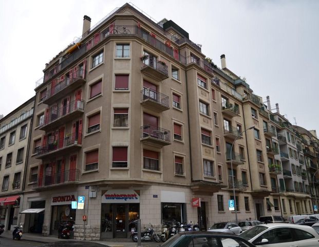 Appartement traversant de 4.5 pièces, environ 94 m2, au 7ème et dernier étage. Deux terrasses. - Photo 1