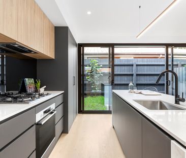 A Refined Retreat in the Heart of Balaclava - Photo 4
