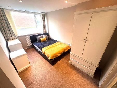 1 bedroom in a house share to rent - Photo 2