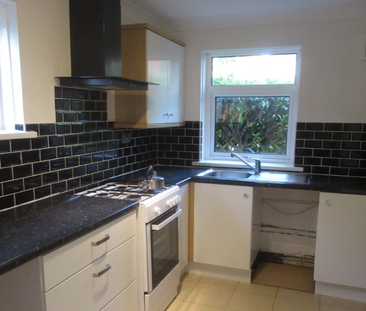 4 bedroom semi-detached house to rent - Photo 5