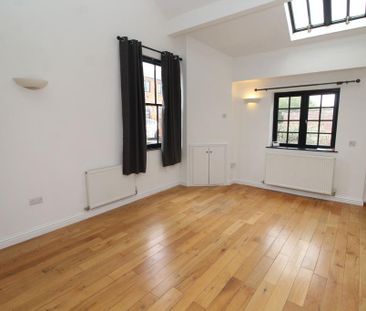 1 bedroom mews to rent - Photo 6