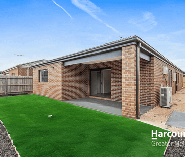 Stunning Brand New Family Home in Brookfield - Photo 3