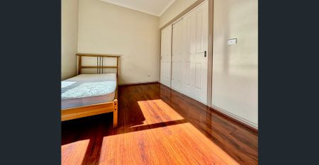 Utilities Included! Rooming house Master bedroom for rent! - Photo 4