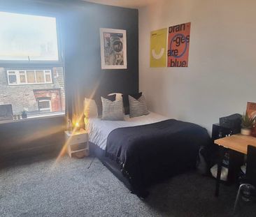 7 Bed - 5 Brudenell Grove, Hyde Park, Leeds - LS6 1HP - Student - Photo 2