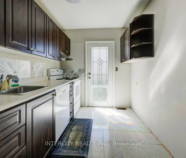 Detached Home For Lease | X8107284 - Photo 1