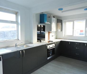 3 bedroom semi-detached house to rent - Photo 6