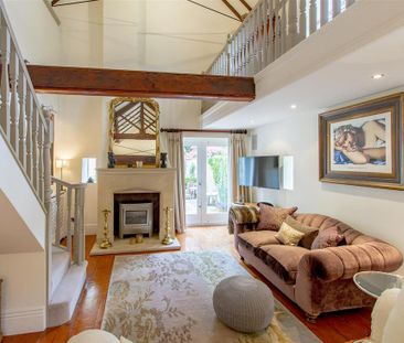 2 bedroom barn conversion to rent - Photo 2