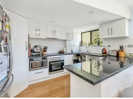 LOACATION LOCATION !!! - Photo 5