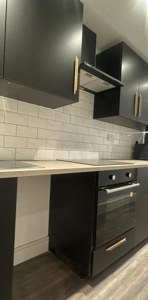 1 bedroom in a flat share to rent - Photo 1